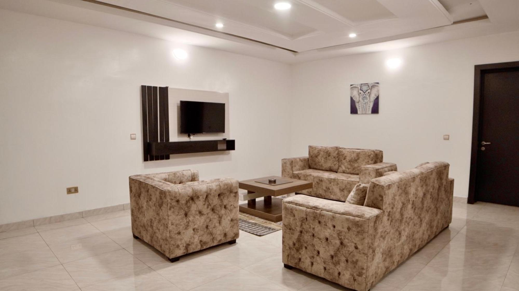 247 Luxury Hotel & Apartment Ajah ليكى المظهر الخارجي الصورة