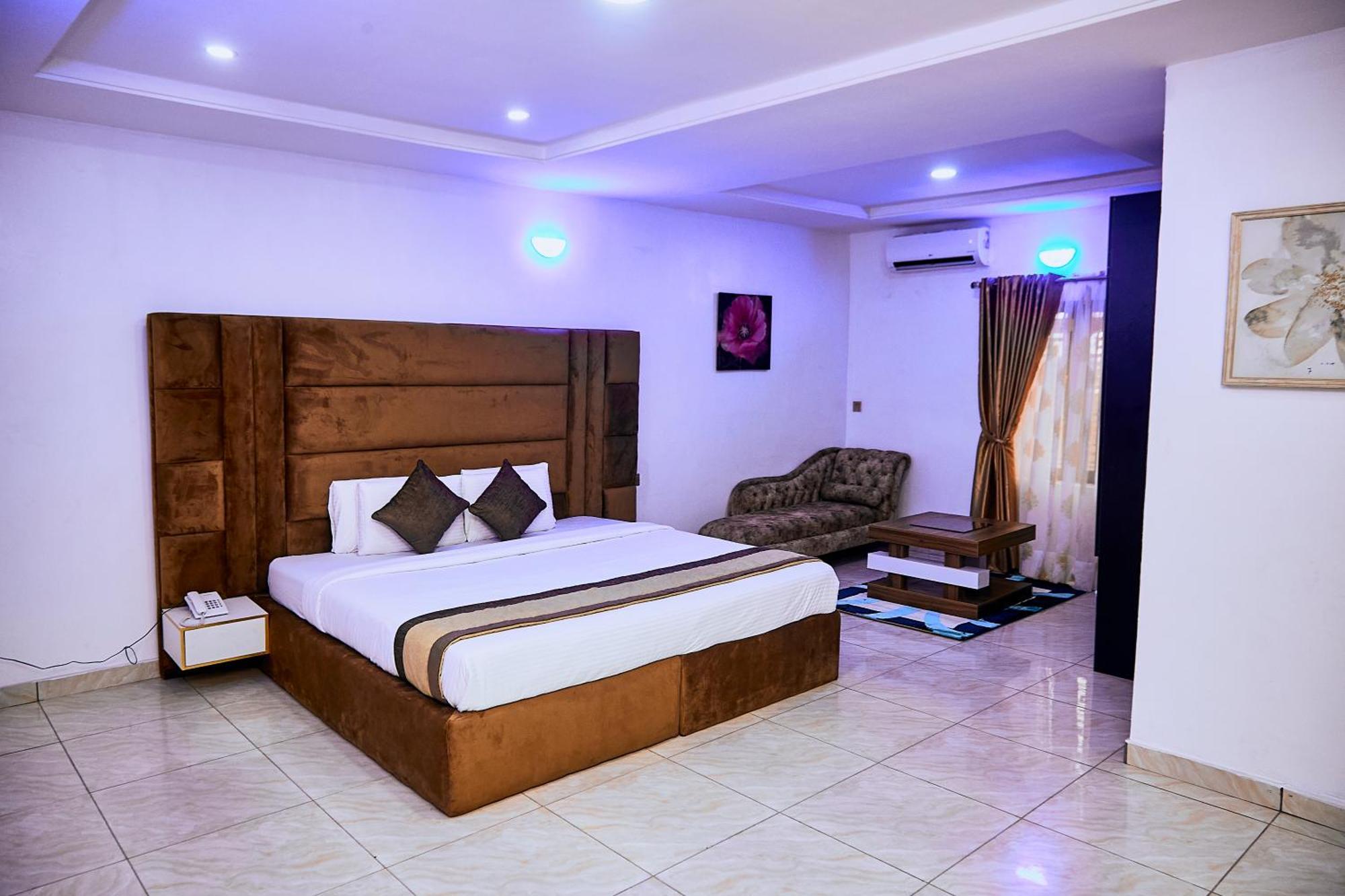 247 Luxury Hotel & Apartment Ajah ليكى المظهر الخارجي الصورة